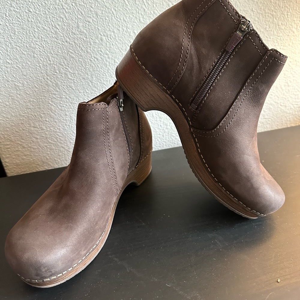 DANSKO - Never Worn